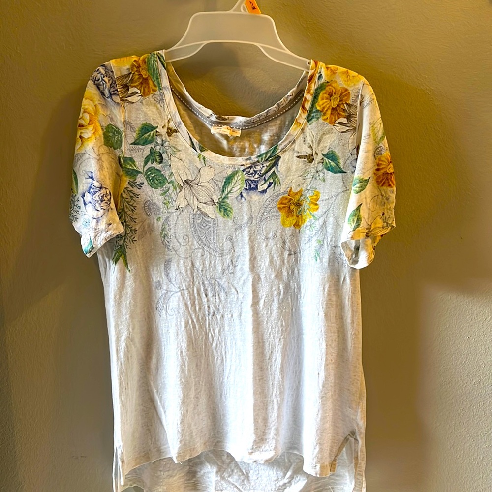 Meadow Rue t-shirt size L.
